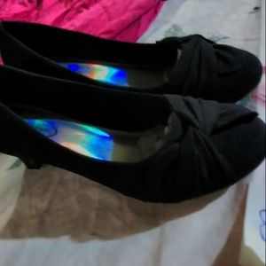 Marabella black size 3 with bow 1.5" heel